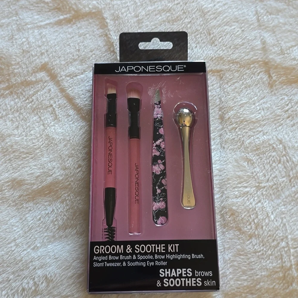 Japonesque Groom and Soothe Kit NWT